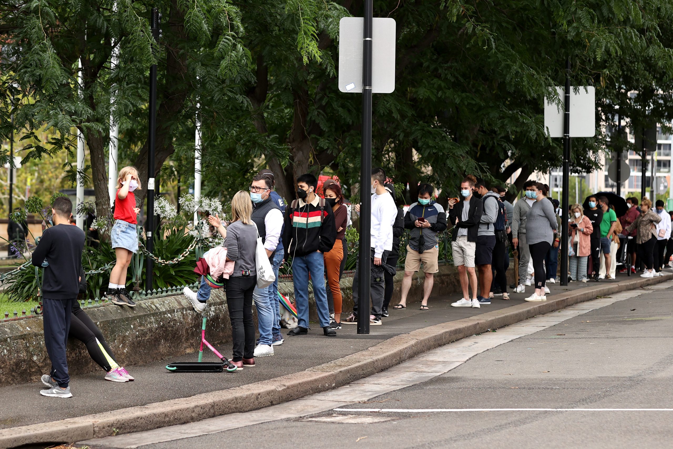 澳洲单日确诊再创新高 Omicron扰乱经济重新开放