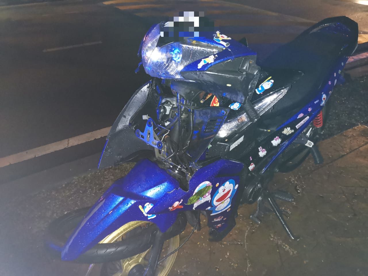 灵市警方急晤车祸目击者 厘清摩哆车失控撞石墩案