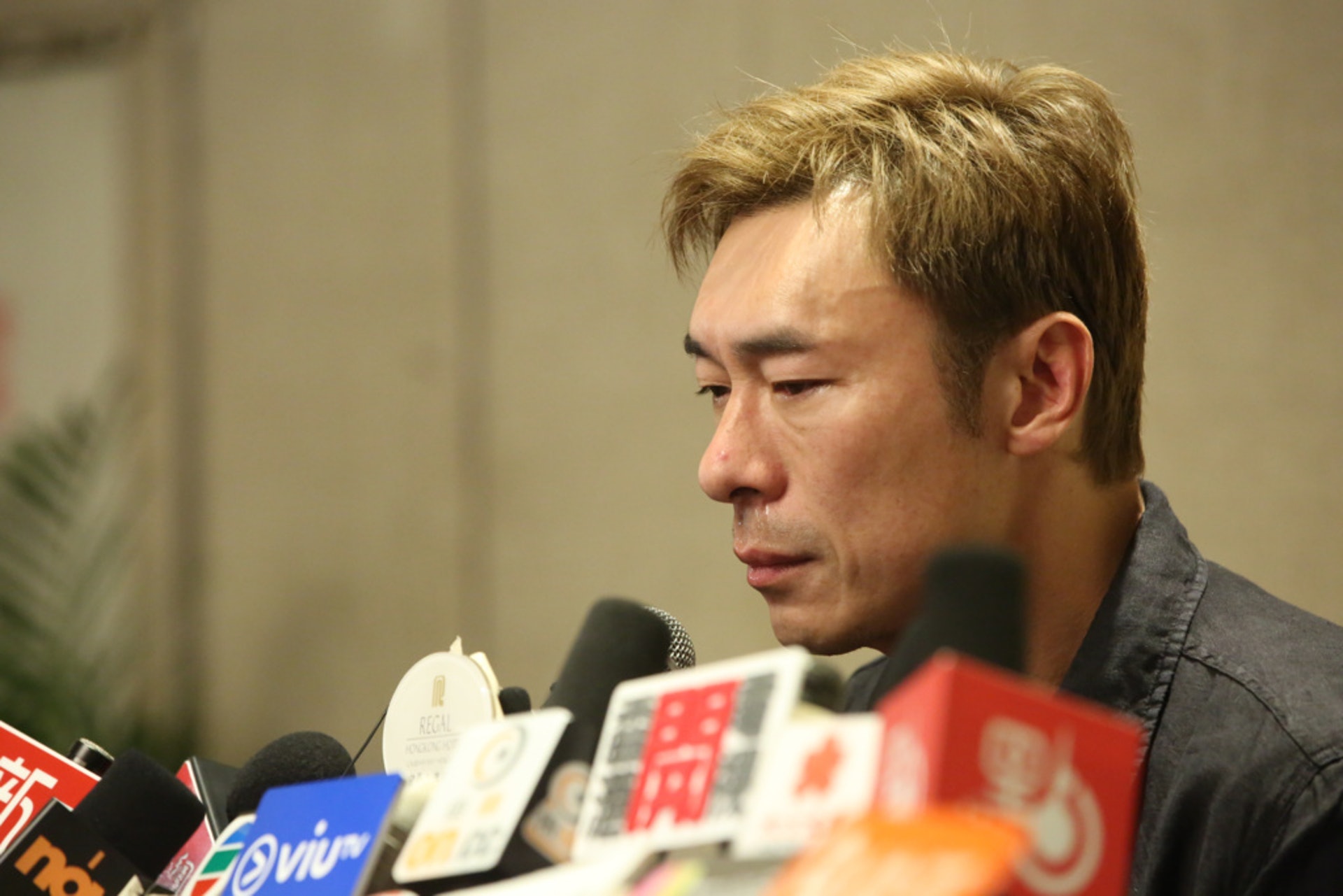 狗仔惊爆“曾出轨男星偷吃ing”  已婚男神热爱多人运动