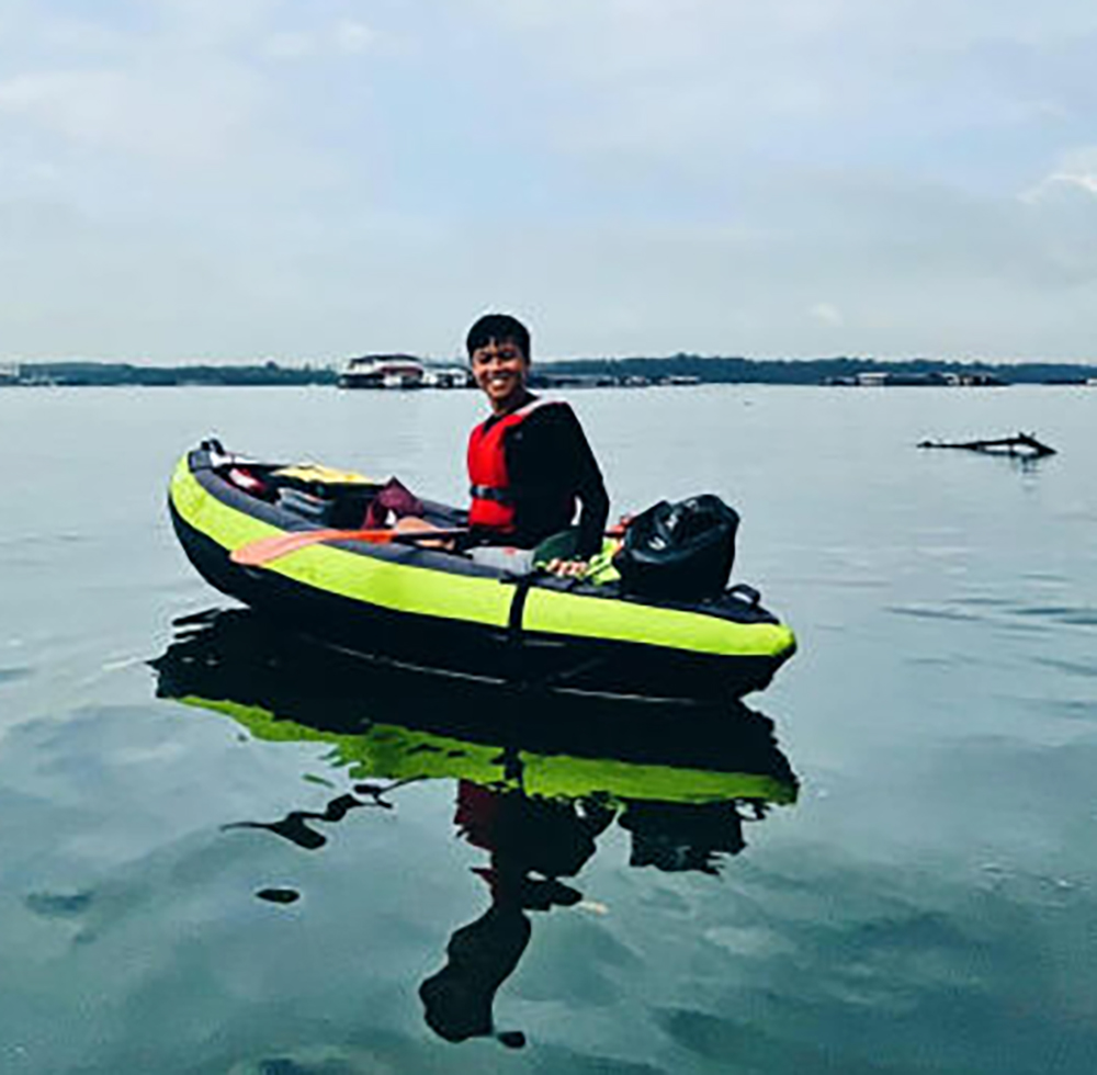 狮城阿叔开私召车 顺便为家人打广告