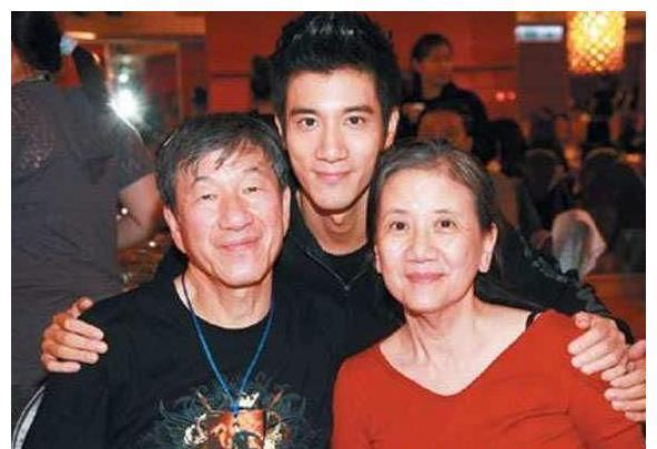 王力宏曝找人压新闻　网猜宽姐她秒回“嘘”	