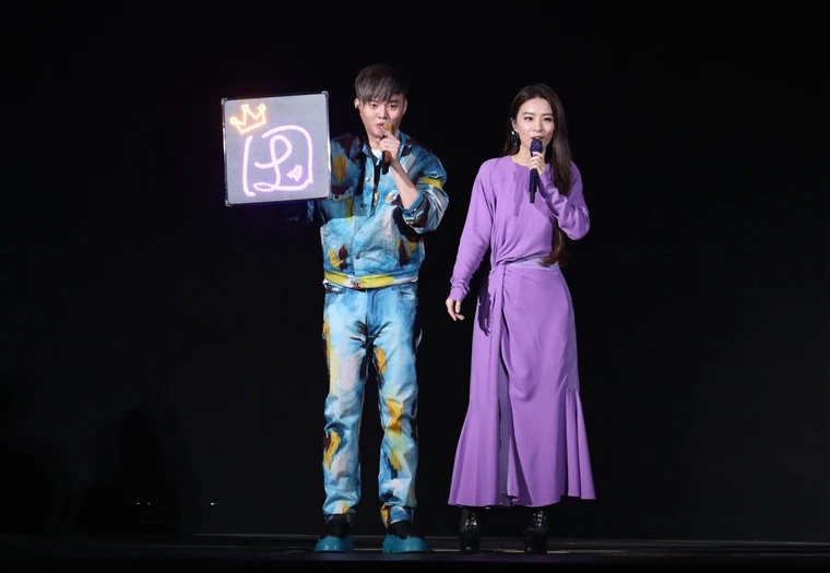 田馥甄致歉许富凯  爆母常私讯骚扰