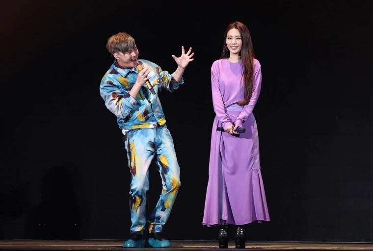 田馥甄致歉许富凯  爆母常私讯骚扰