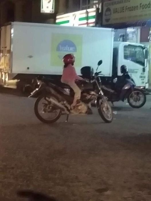 留下女儿去买东西·陌生人好心顾反被骂“多事”！