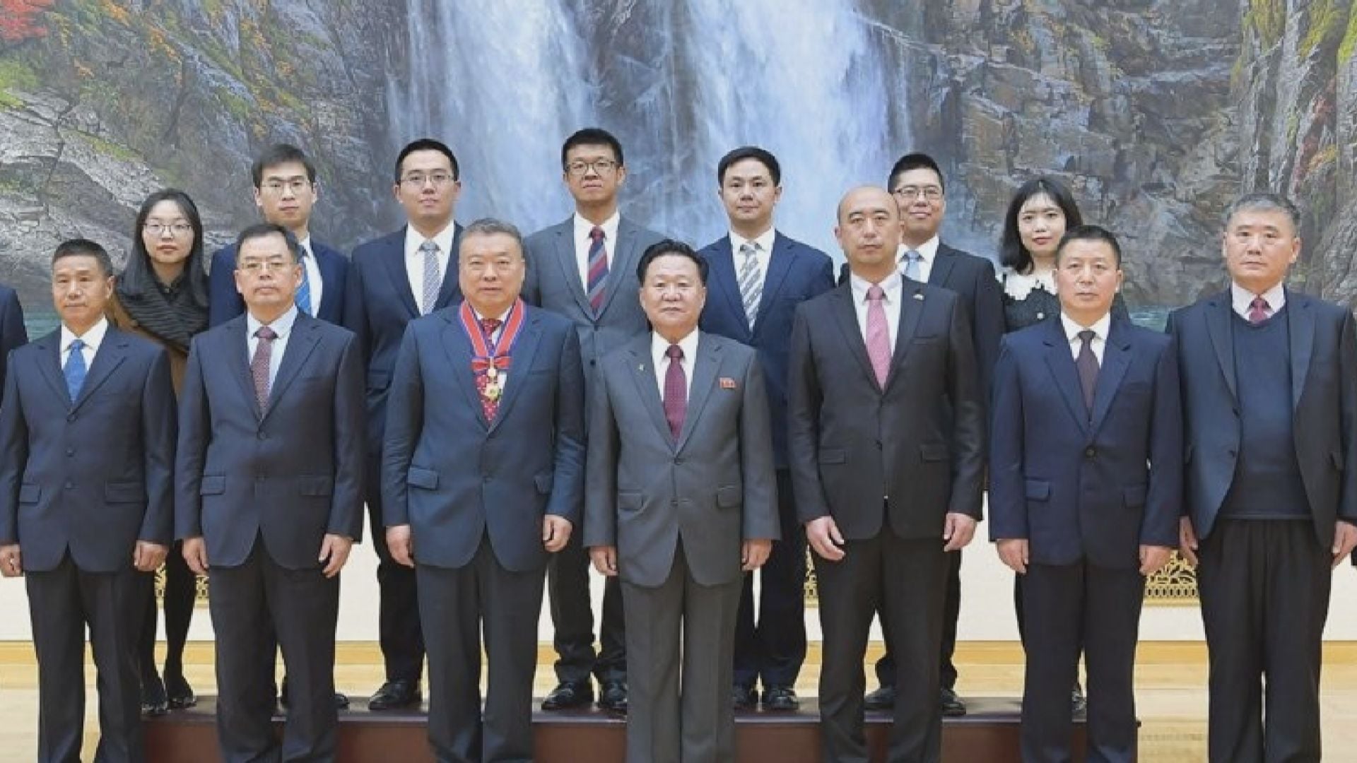 看世界)华驻朝大使将卸任 获崔龙海接见肯定贡献