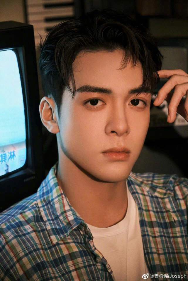 突与尚雯婕齐登热搜 曾舜晞被黑当男小三?