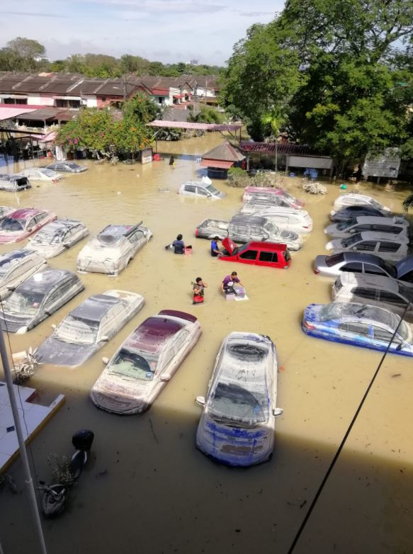 等不及政府救援,民众守护相助自救