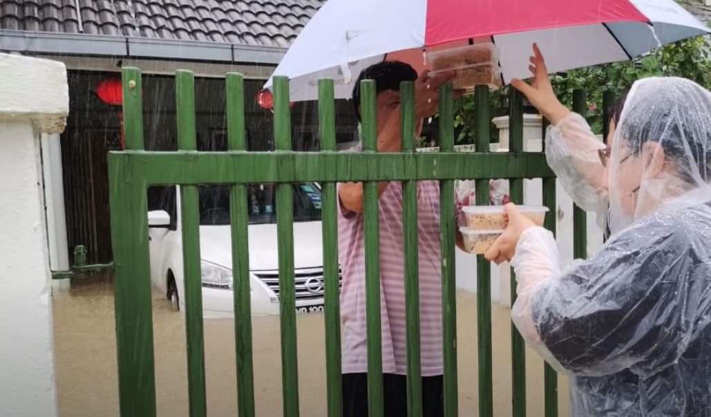 等不及政府救援,民众守护相助自救