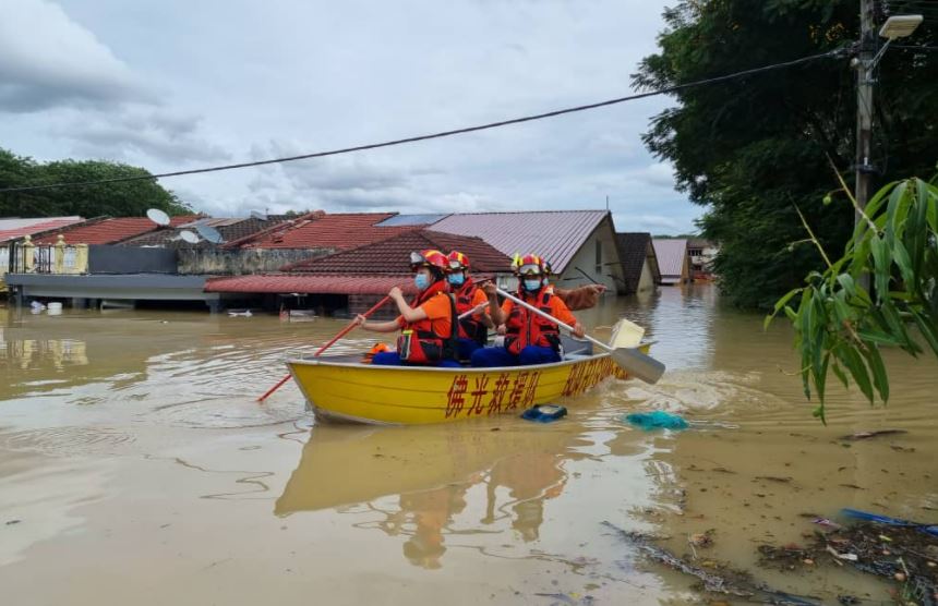 等不及政府救援,民众守护相助自救