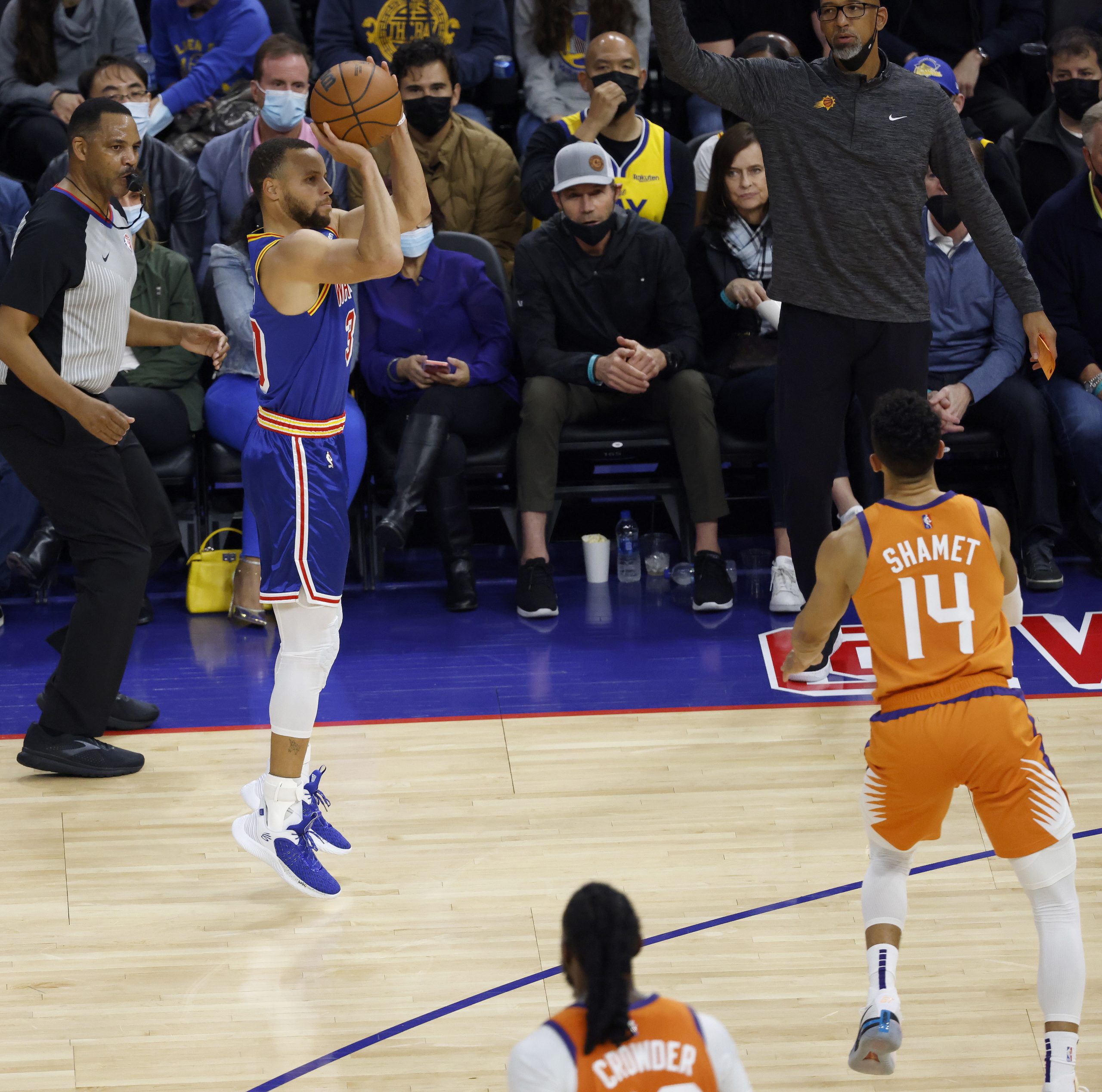 终结太阳18连胜纪录 勇士复仇夺回榜首