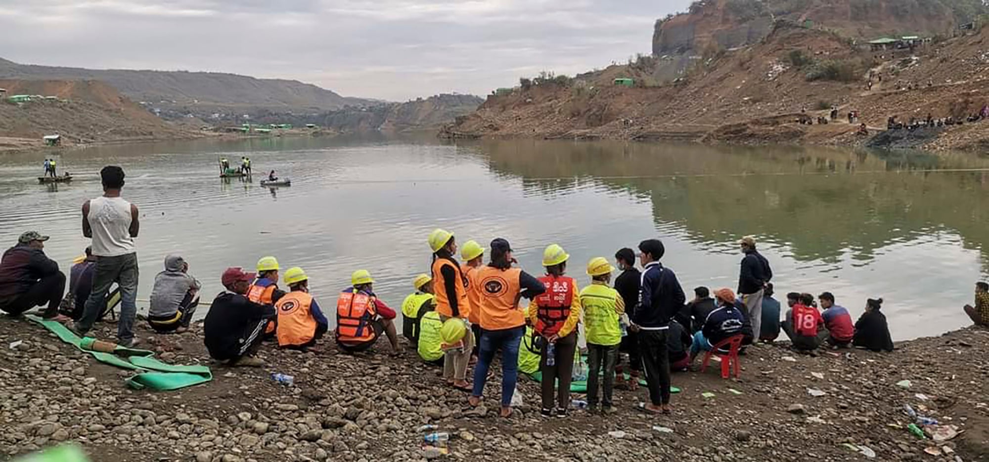 缅甸玉石矿场崩塌 死者增至3人 数十人仍下落不明