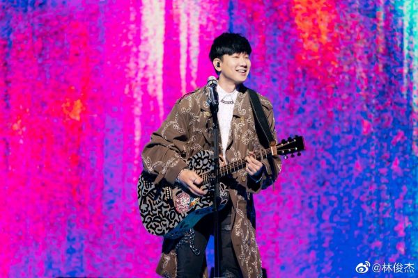 网民喊话林俊杰联系她! 网调侃“塌房前奏?”