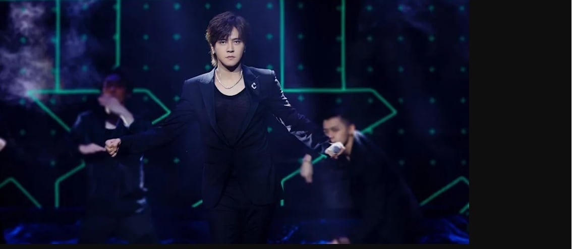 罗志祥跨年夜复出海报站C位 网批：“真以为台湾人很健忘？”