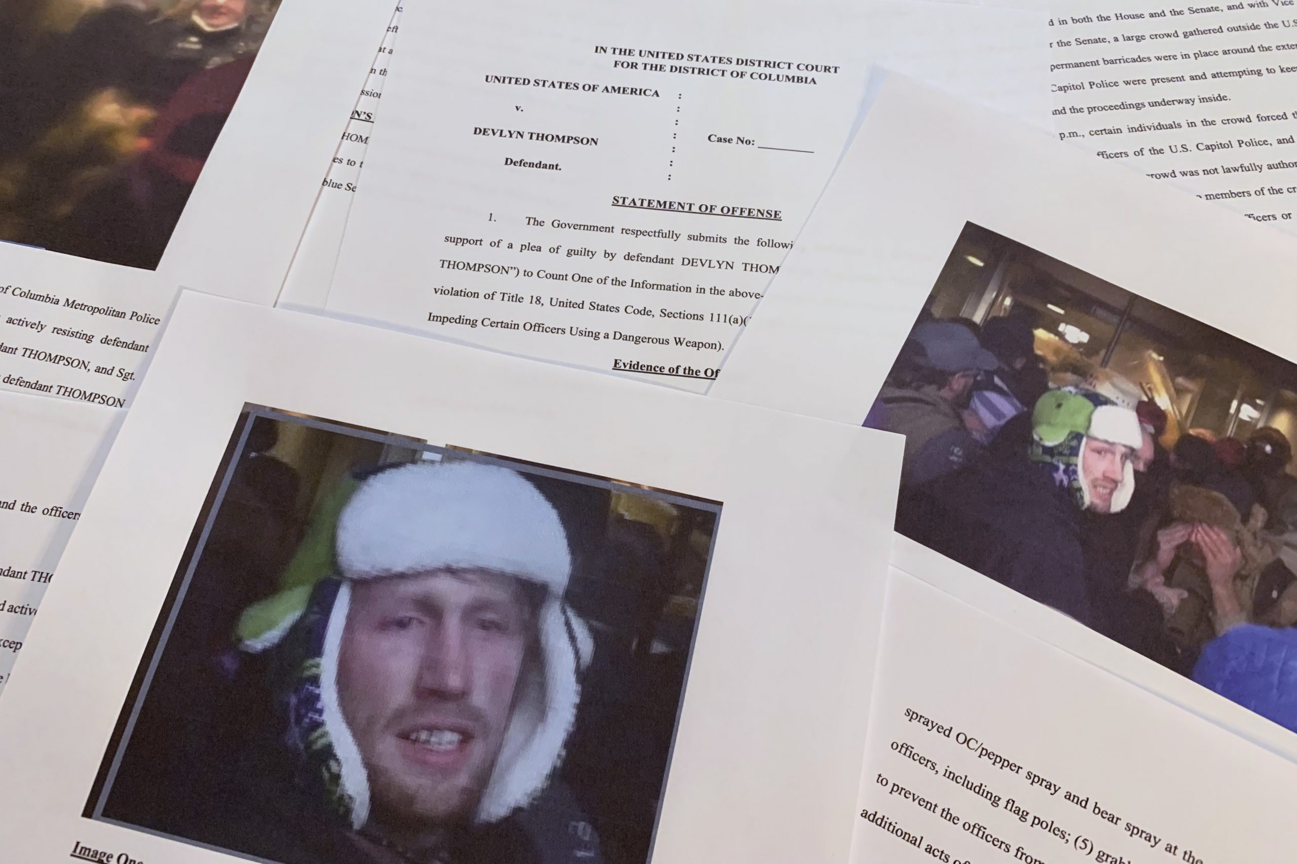 美国/国会暴动中拿警棍袭警 男子自称有自闭症仍被判46年徒刑