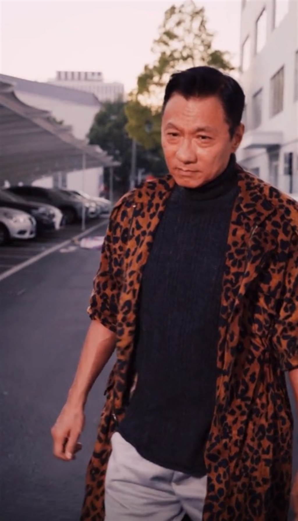 耍帅被亏“老成这样”  61岁林俊贤霸气回应