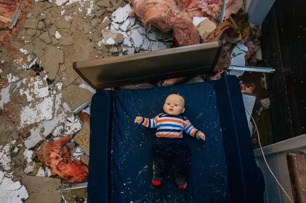 肯塔基2婴儿躲浴缸遭龙卷风吹飞仍“奇迹生还”