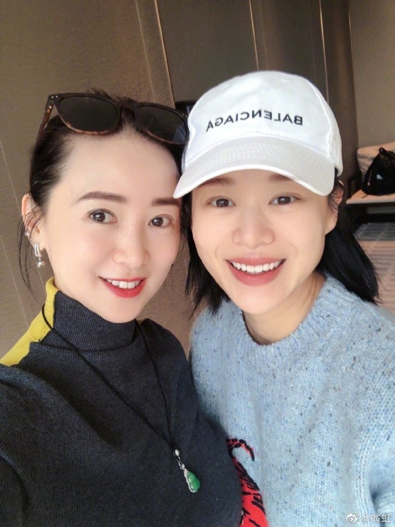 胡杏儿小儿子太可爱 翁虹紧抱不放手