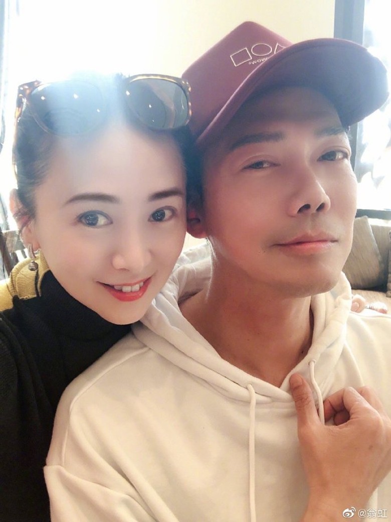 胡杏儿小儿子太可爱 翁虹紧抱不放手