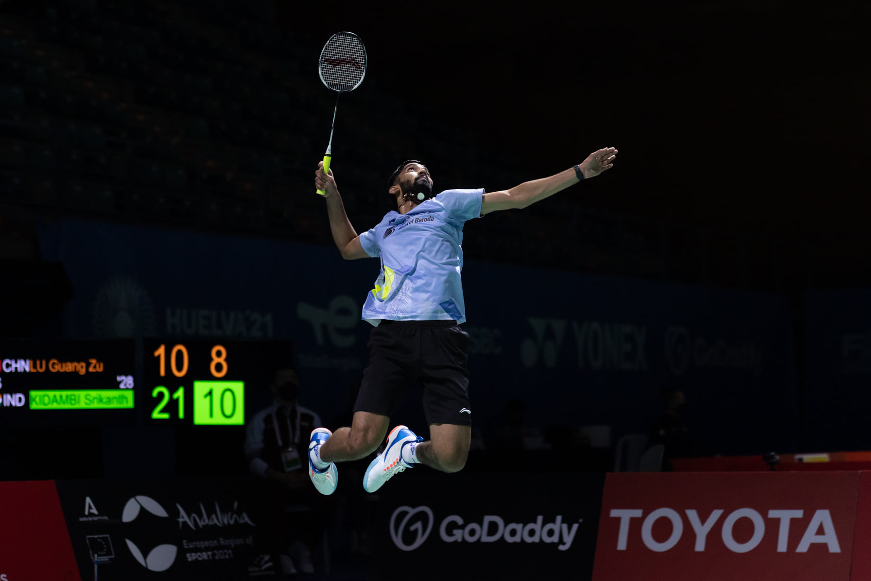 脚板受伤第3局退赛 梓嘉缘悭男单半决赛