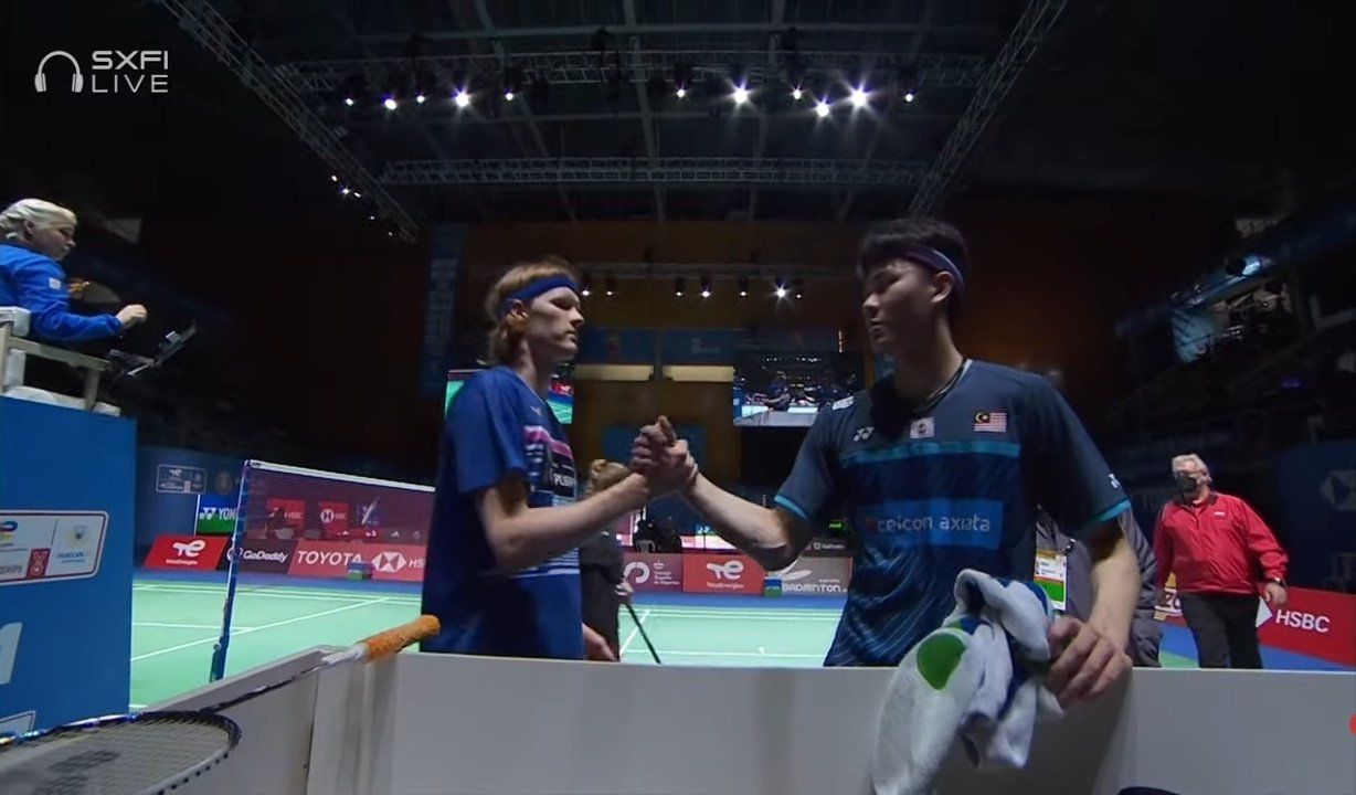 脚板受伤第3局退赛 梓嘉缘悭男单半决赛