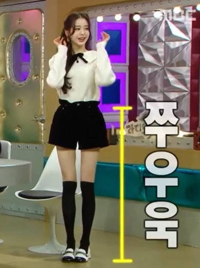 腿长也烦恼?17岁女星自爆拍照把腿修短