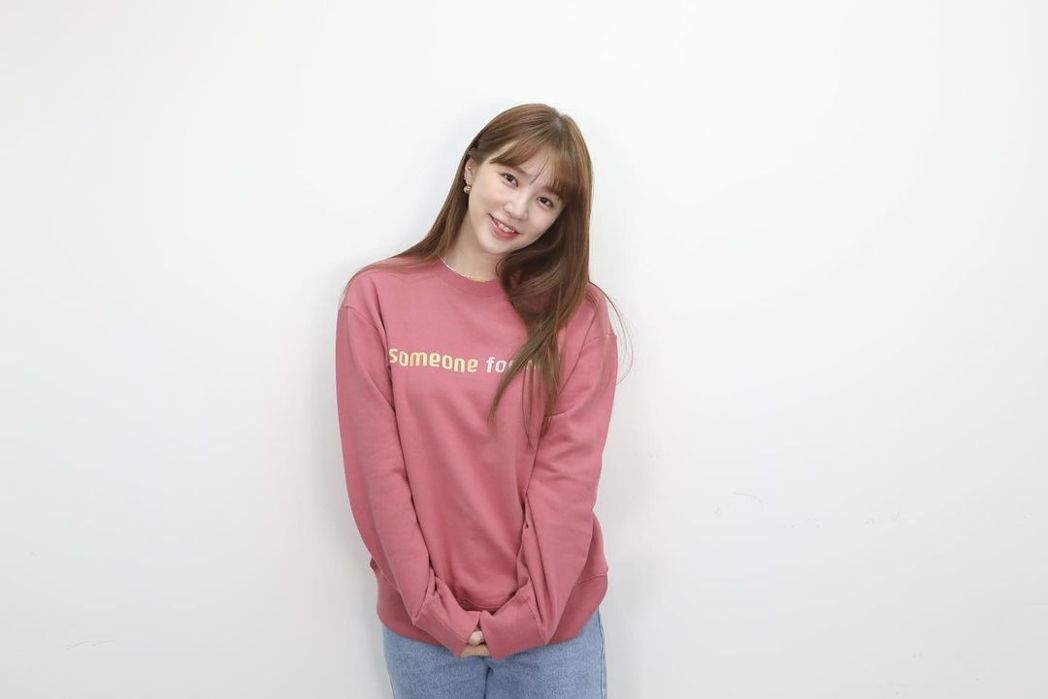 被同居人传染确诊冠病 尹恩惠IG贴全黑画面道歉