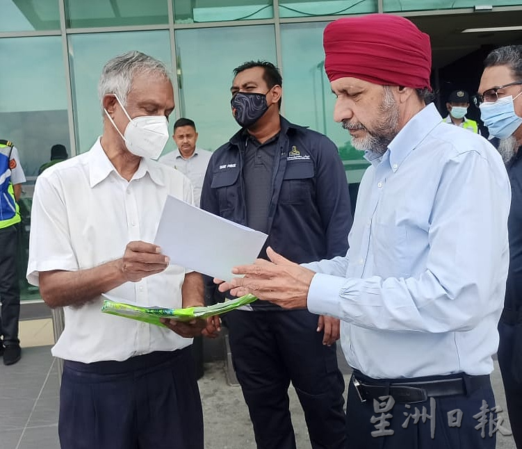 被要求清空耕地的瓜拉光和拱桥农民,要求霹雳州经济发展机构暂停法律程序