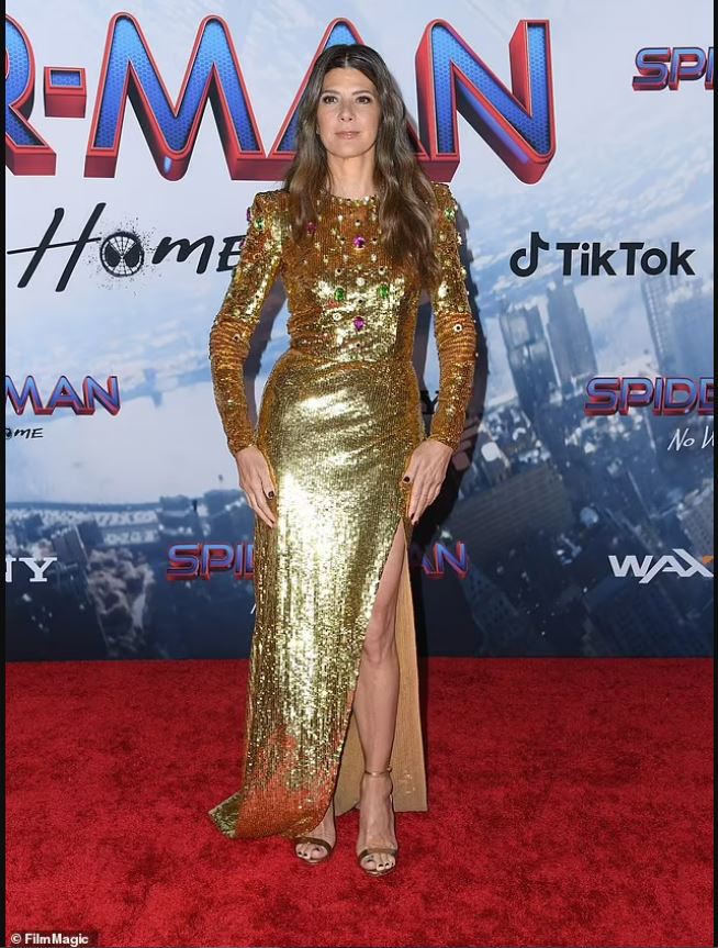 赞妲雅敞胸露腿辣翻首映礼 网赞最美蜘蛛精