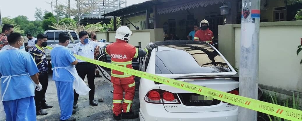 轿车失控撞围墙 夫死妻受伤