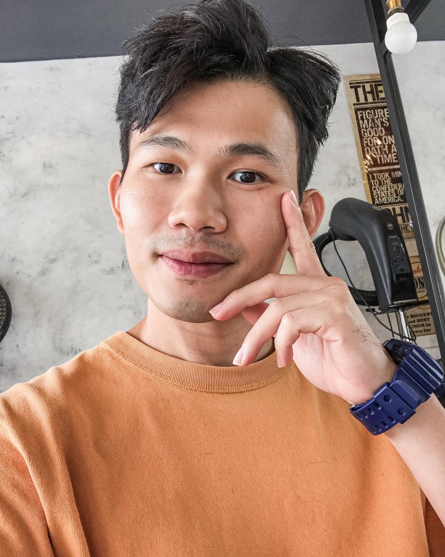 遭AI换脸成A片男主.DJ小眼睛秉昀被勒索