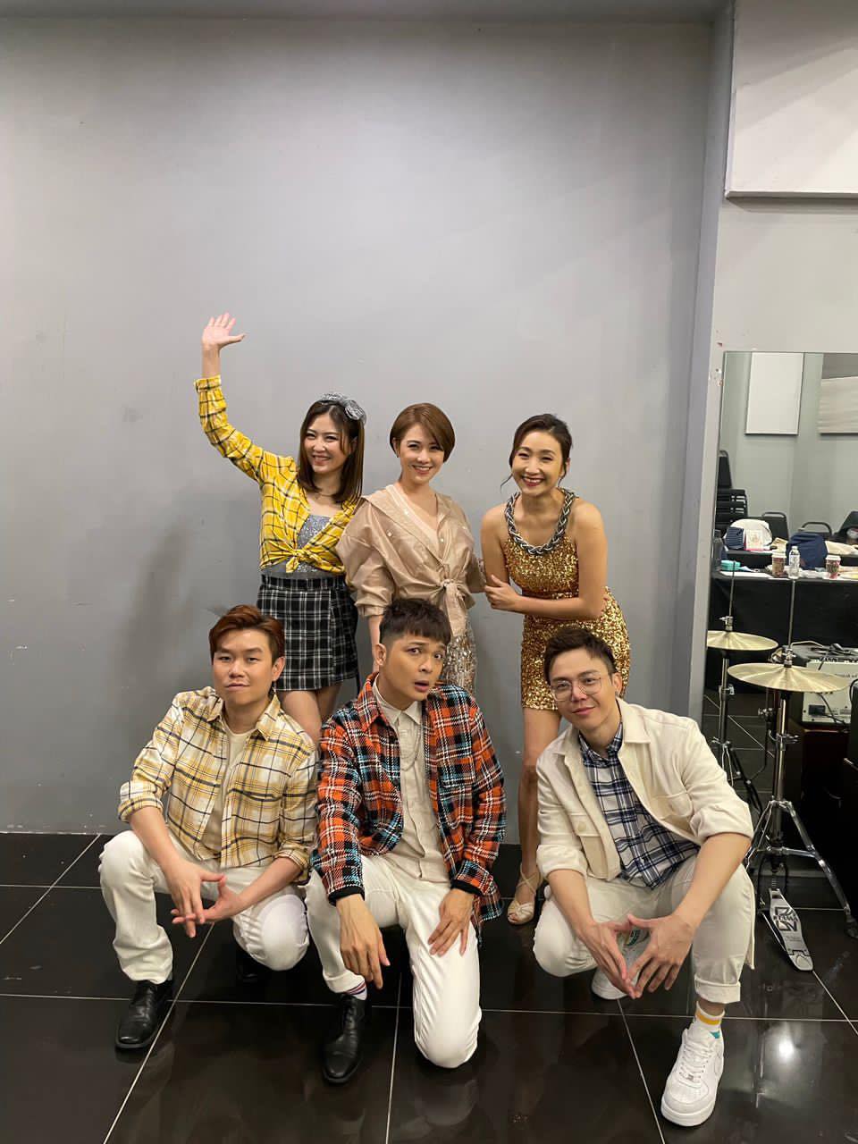 阿牛“帅”唱《Tiger星洲华教线上义演》 伍家辉夫妇屡被调侃