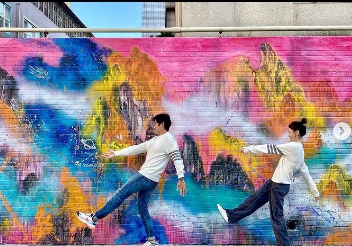 陈乔恩深夜突住院 点滴插手臂肿成2倍大