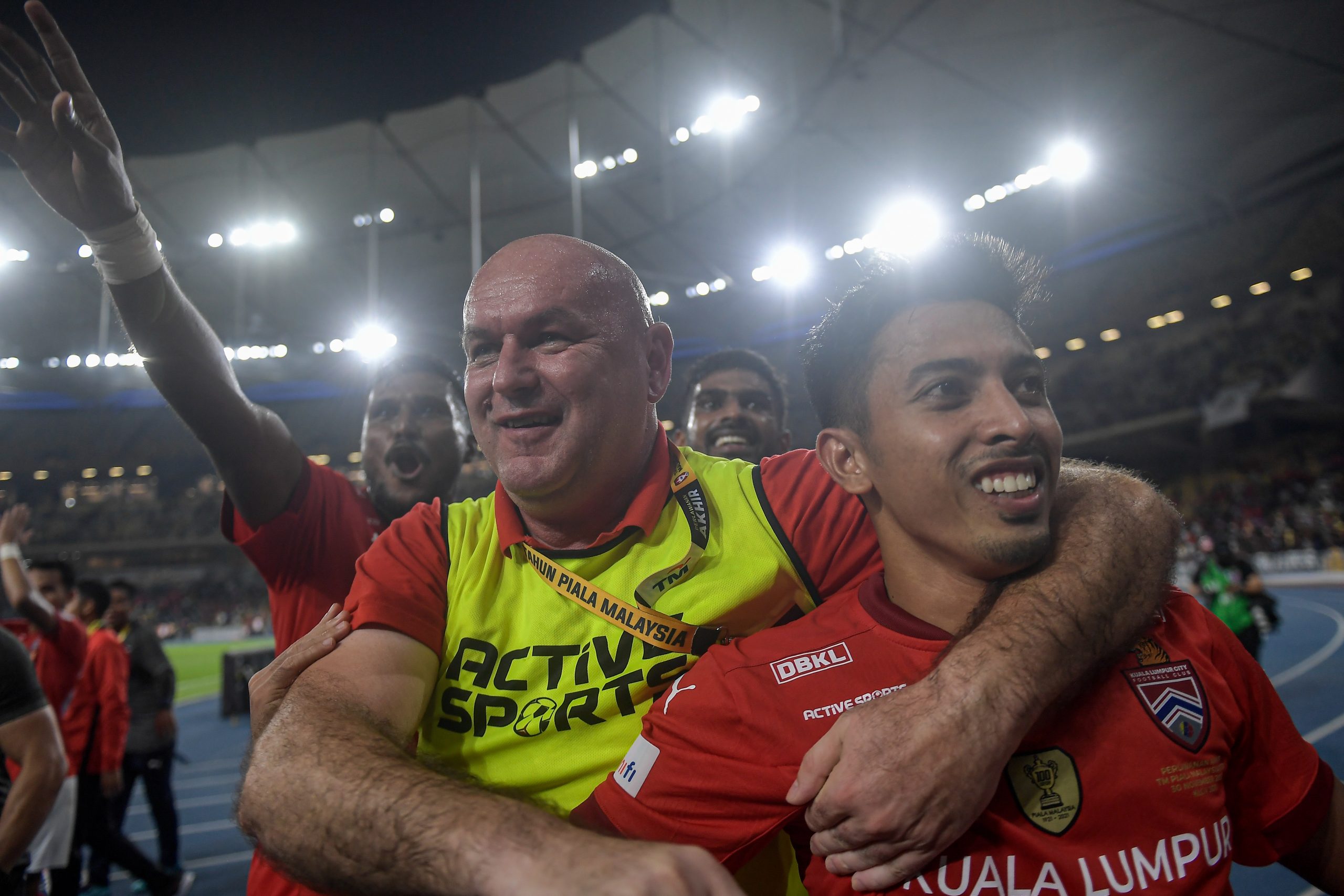 霍达克捧马杯预言实现 隆市打虎不败封王