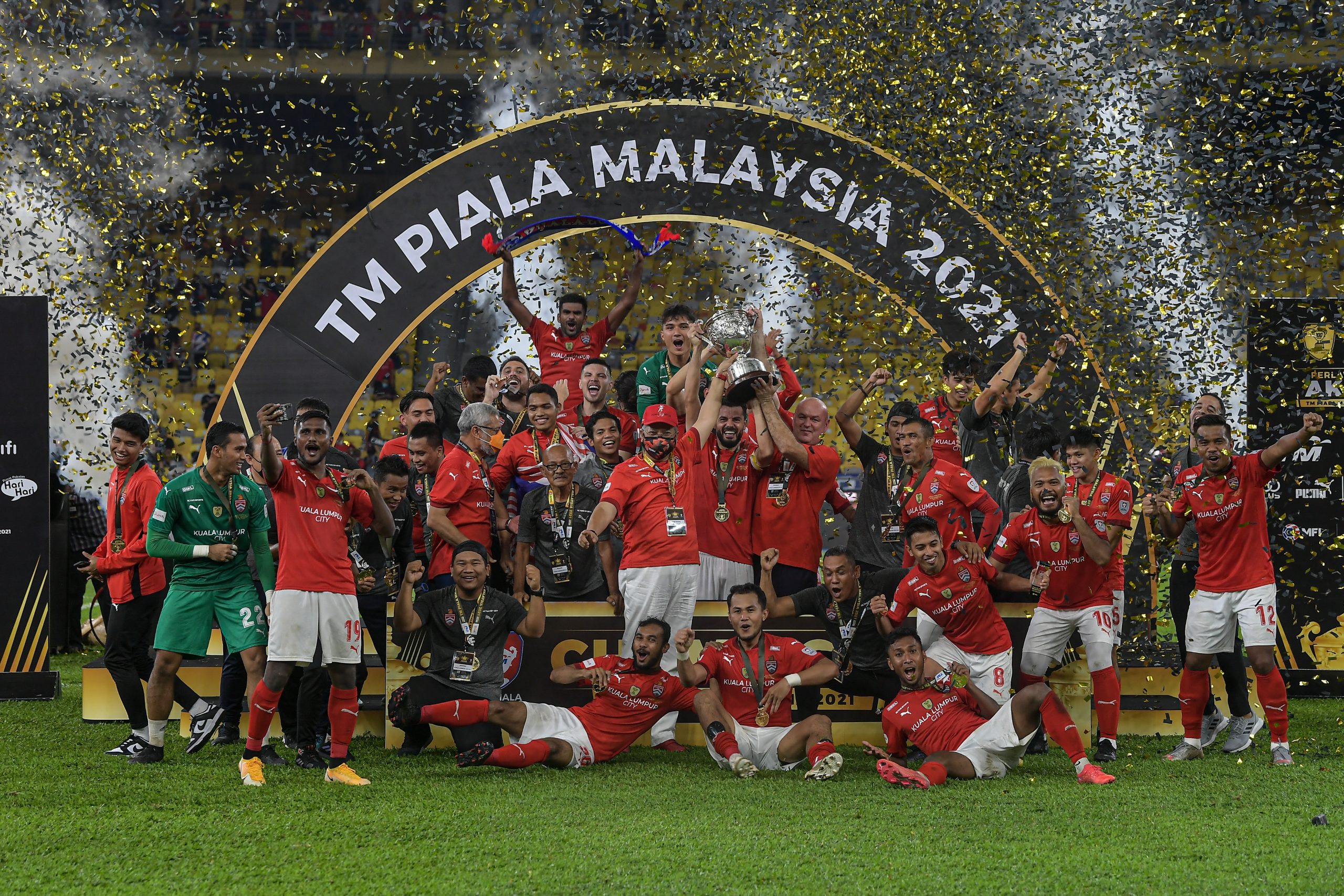 霍达克捧马杯预言实现 隆市打虎不败封王