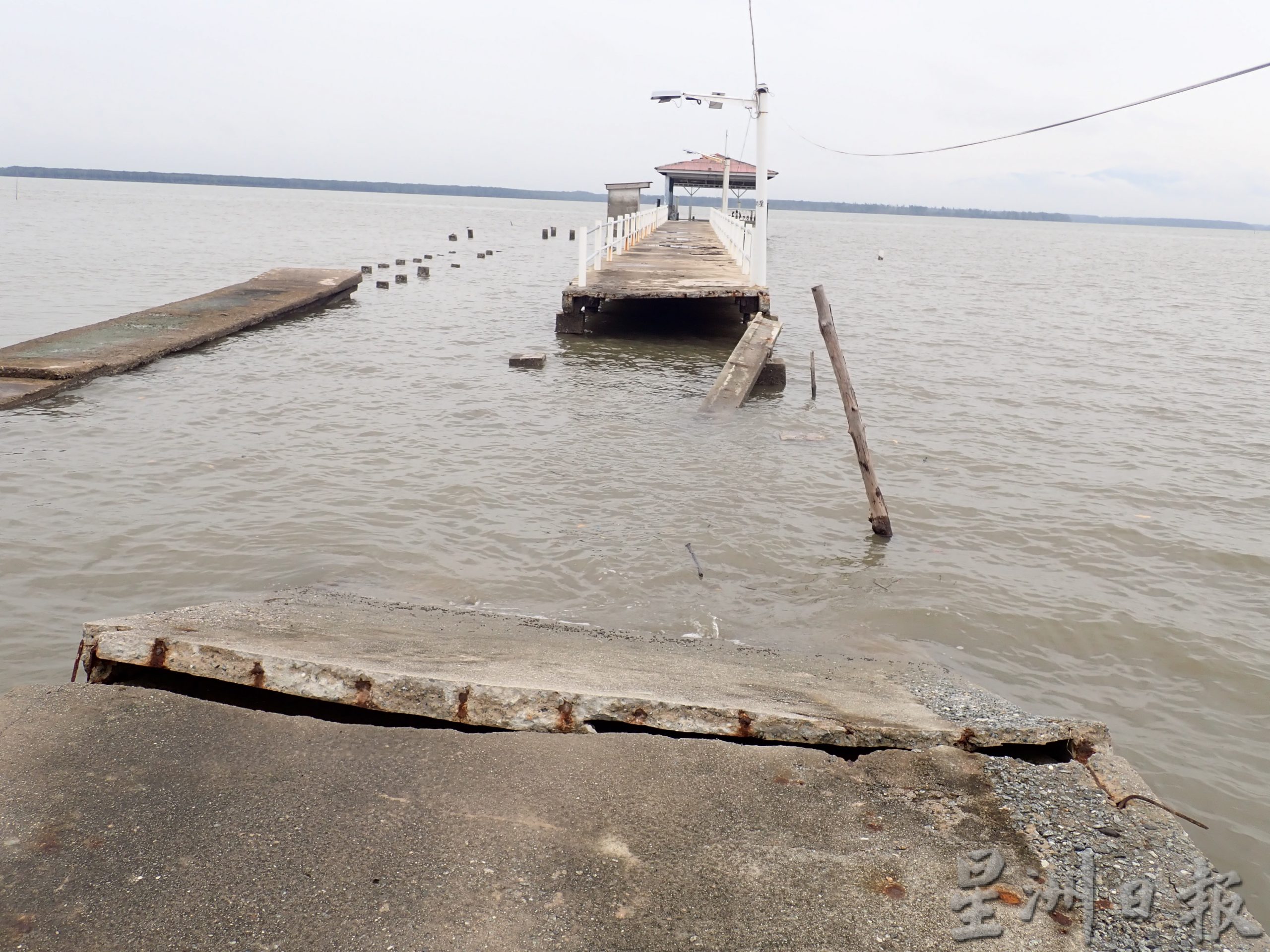 大直弄码头行人桥折断 获拨13万 料明年初修复