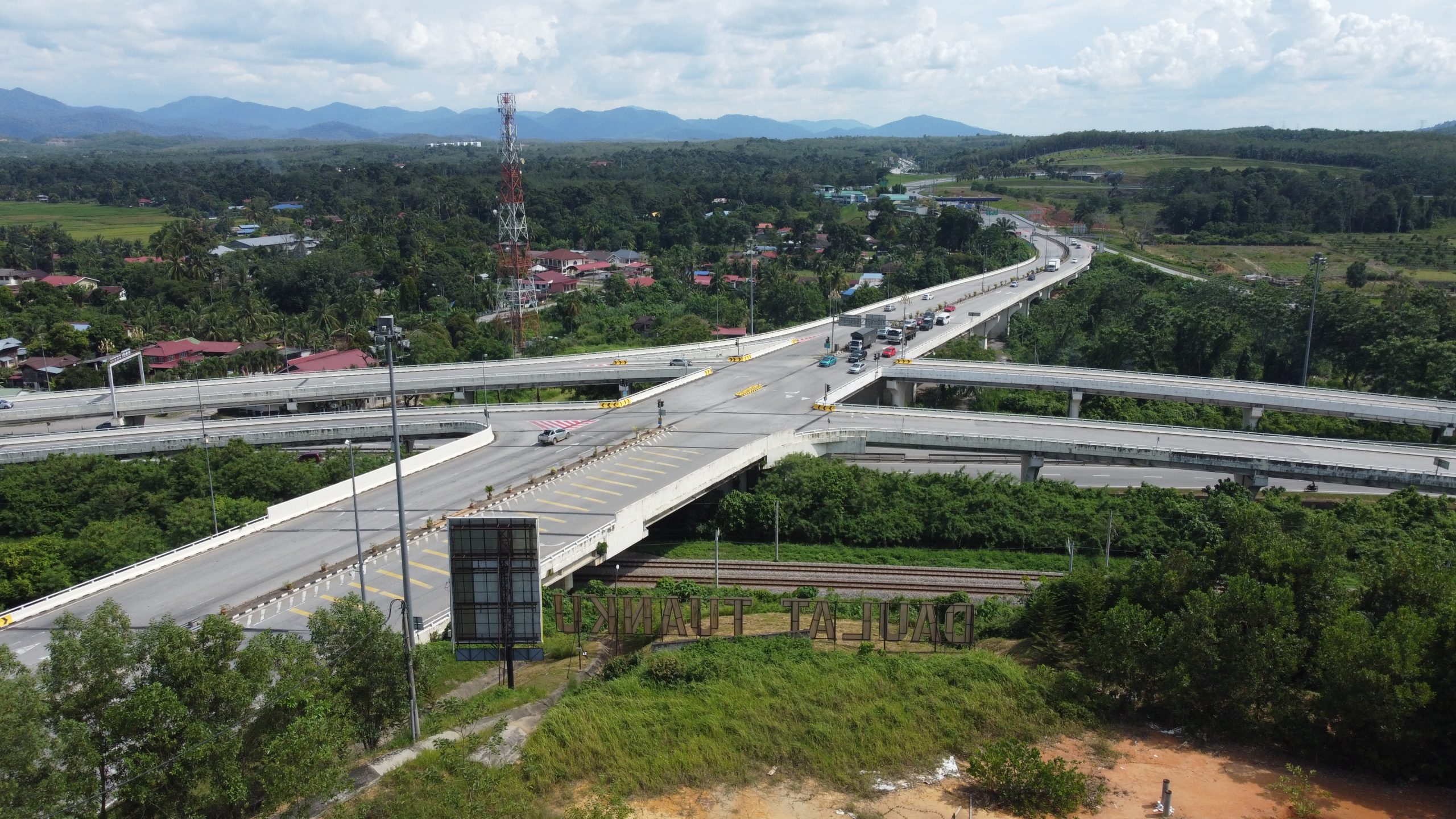 霹/小版头/江沙市会支持务边-万里望-万浓收费大道建设