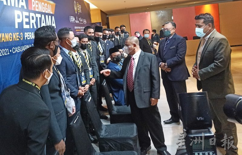 霹/沙拉尼:霹青年人口占近半