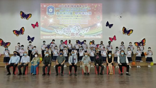 霹：今天下／钢琴伴奏高唱骊歌 深斋336毕业生挥别母校