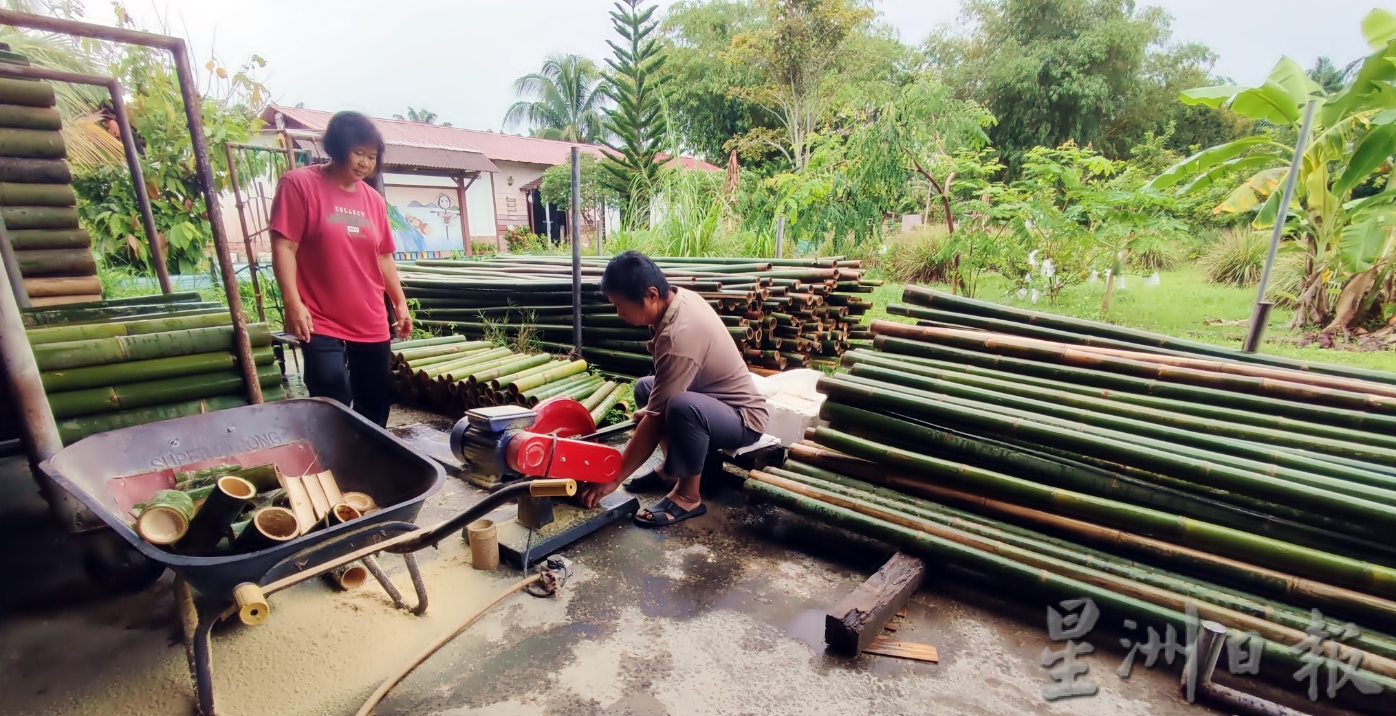 霹：封底主文／12月22日见报【生活画页】历史悠久渐式微 安顺织箩人家剩4家