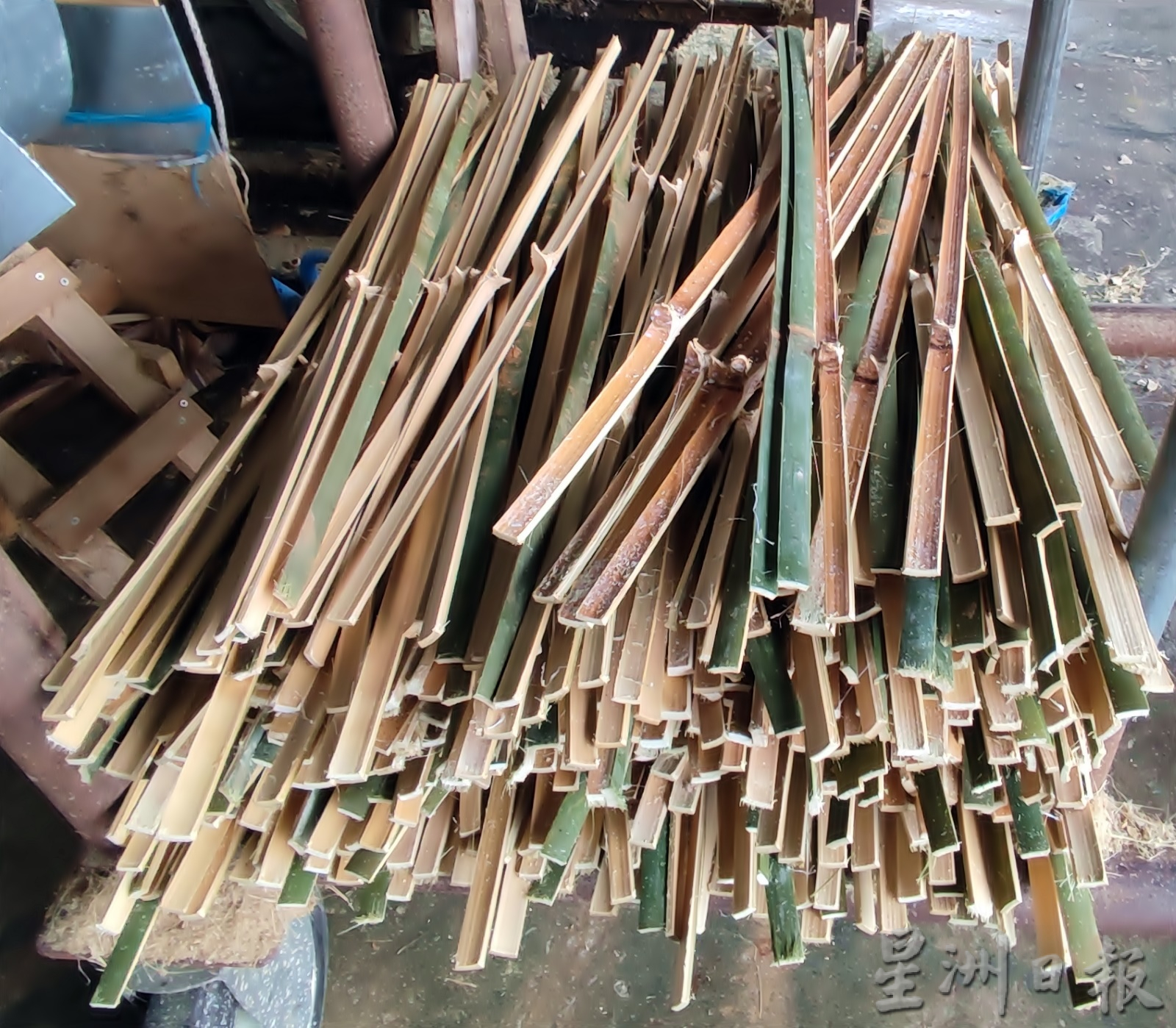 霹：封底主文／12月22日见报【生活画页】历史悠久渐式微 安顺织箩人家剩4家