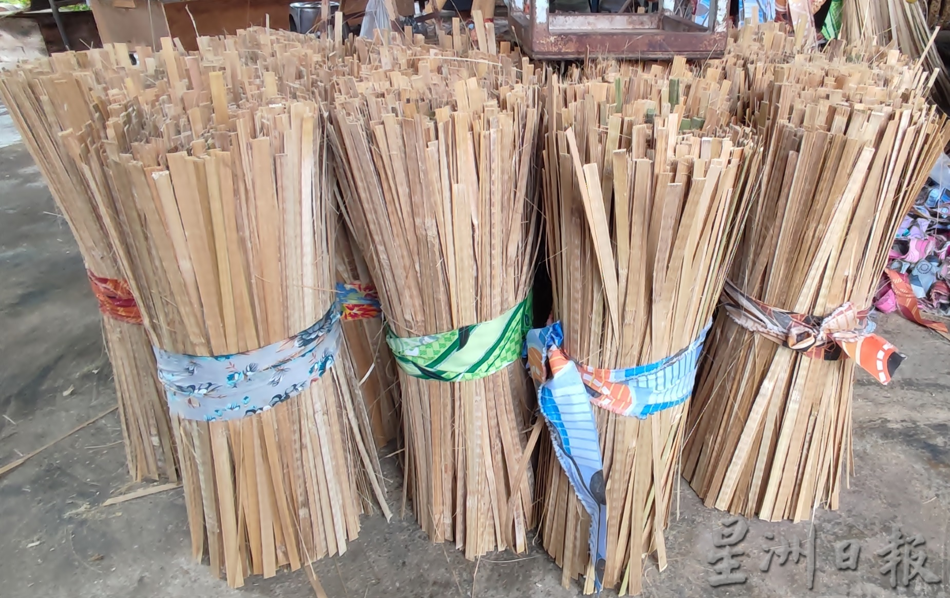 霹：封底主文／12月22日见报【生活画页】历史悠久渐式微 安顺织箩人家剩4家