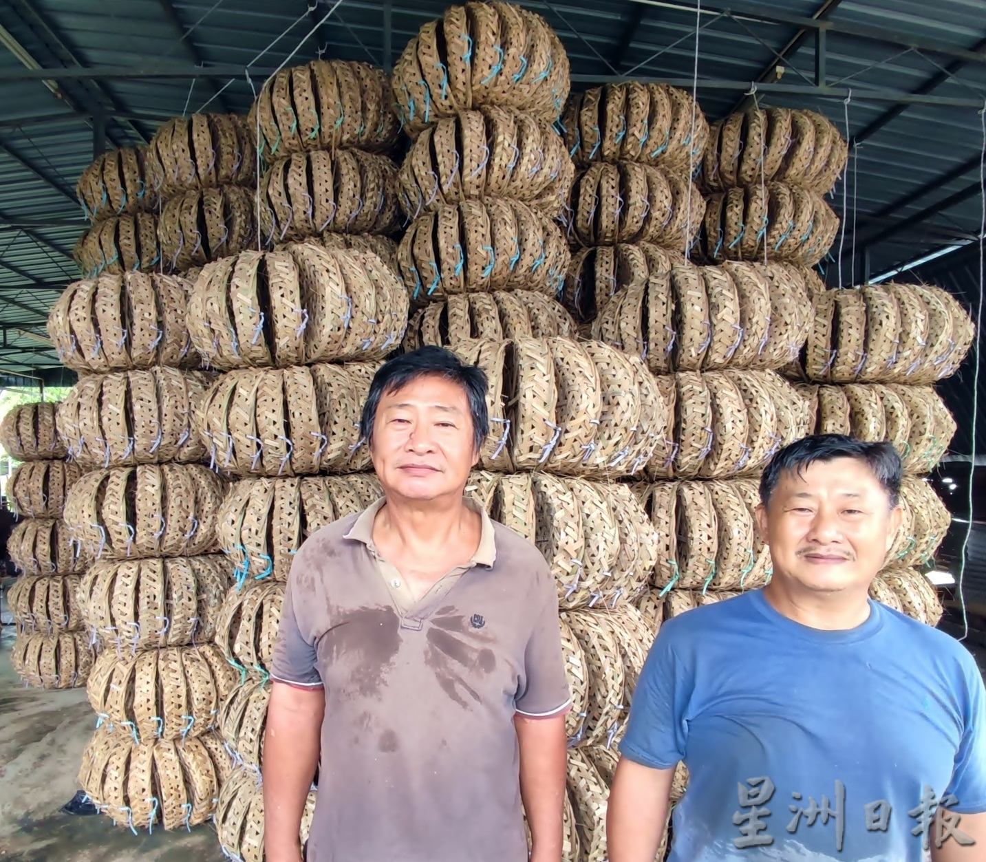 霹：封底主文／12月22日见报【生活画页】历史悠久渐式微 安顺织箩人家剩4家