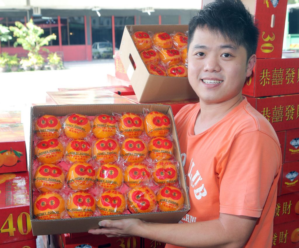 霹:封面主文/腊味和年柑上市 涨风下价格仅稍调整