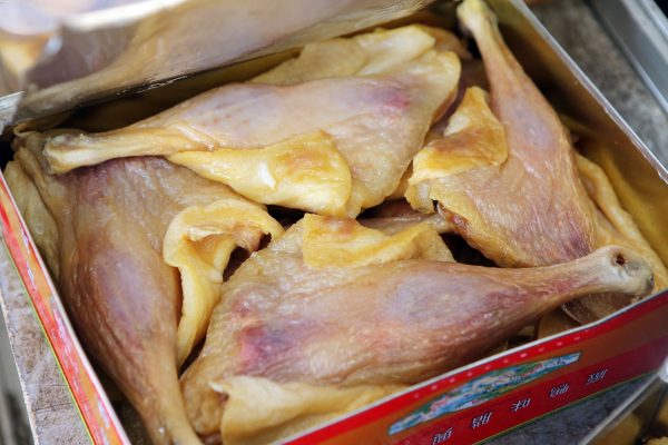 霹:封面主文/腊味和年柑上市 涨风下价格仅稍调整