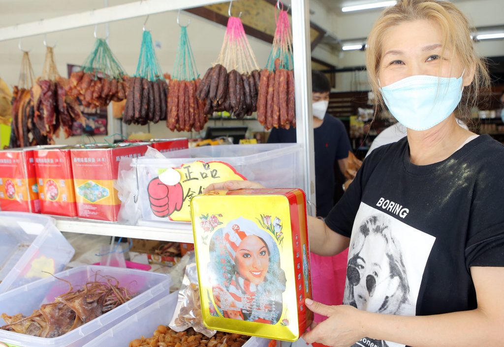 霹:封面主文/腊味和年柑上市 涨风下价格仅稍调整