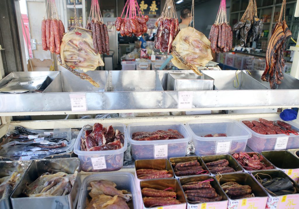 霹:封面主文/腊味和年柑上市 涨风下价格仅稍调整