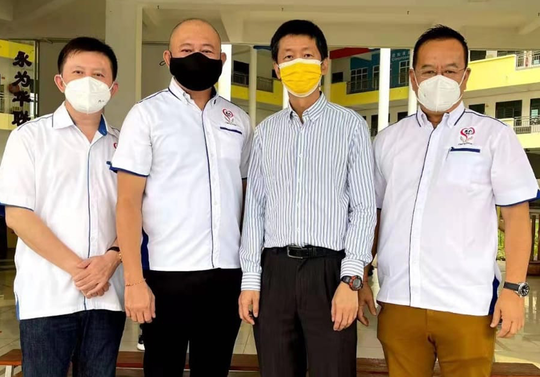 霹:版头/一所不落下,善心组织派食物篮予全霹华小贫困生