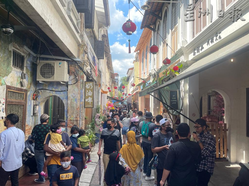 霹：第三版头／圣诞周末|圣诞黄金周末  怡景区商场人潮满溢