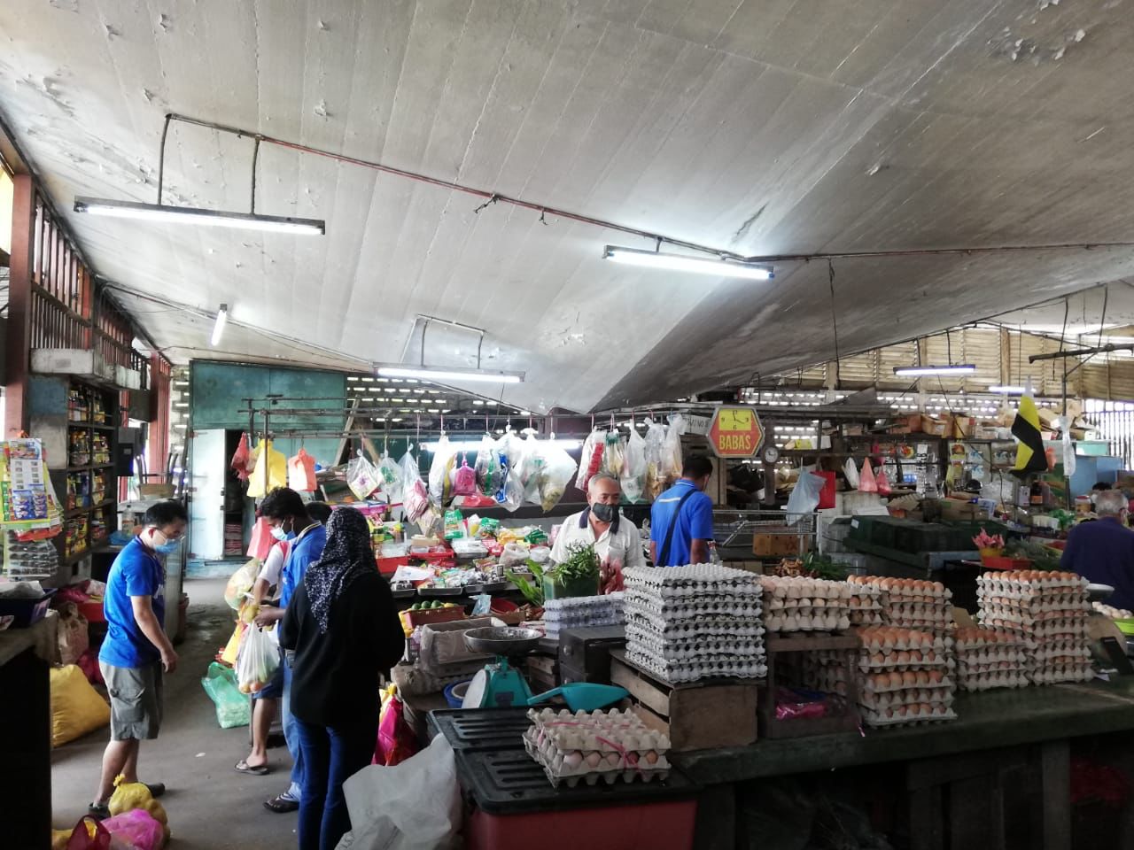 霹:青屋区巴刹屋顶漏水等廖泰义将助维修