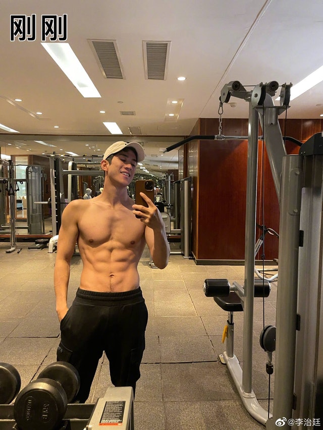 颈椎劳损退化到60岁　李治廷好身材藏隐疾